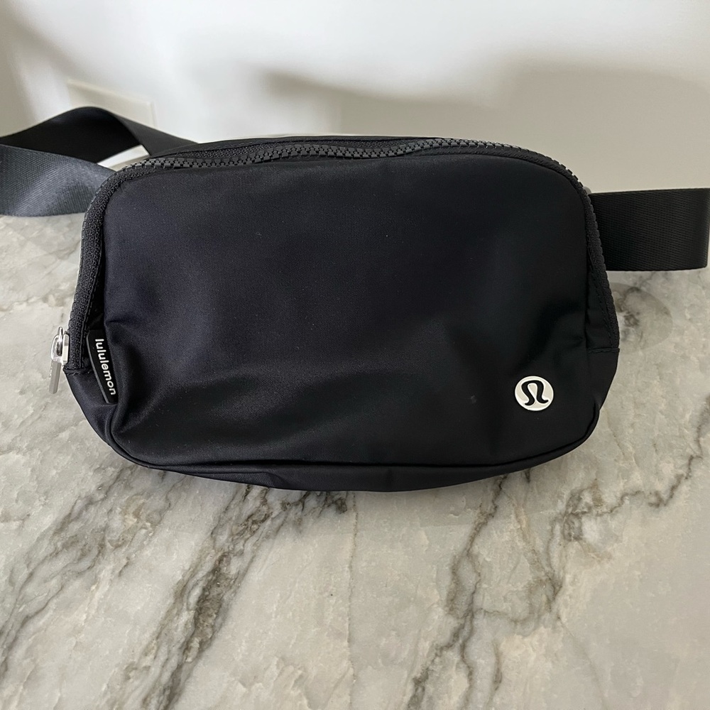 Lululemon Everywhere Belt Bag 1L